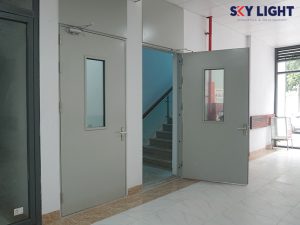 Cửa thép chống cháy có ô kính Sky Light