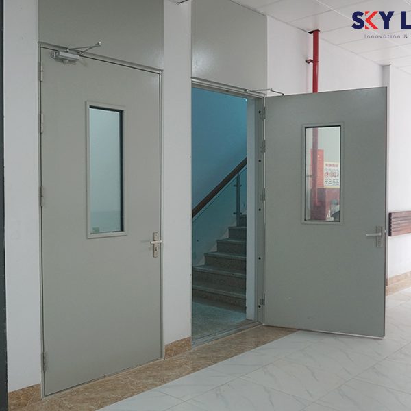 Cửa thép chống cháy có ô kính Sky Light