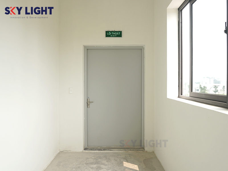 Mẫu cửa thép công nghiệp 1 cánh Sky Light, khóa tay gạt