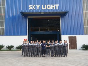 Đội ngũ cán bộ công nhân viên sản xuất cửa chống cháy Sky Light