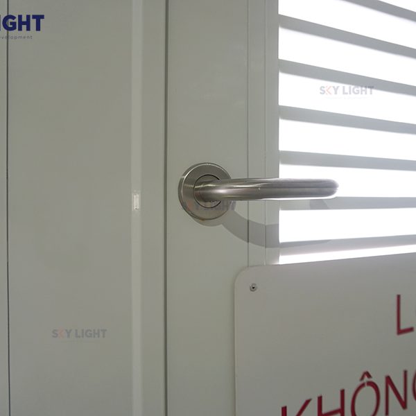 Cận cảnh cửa sổ chớp công nghiệp Sky Light