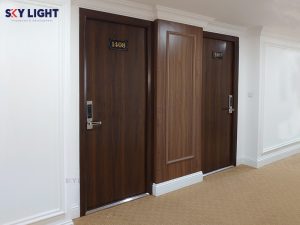 Cửa vân gỗ căn hộ chung cư Sky Light