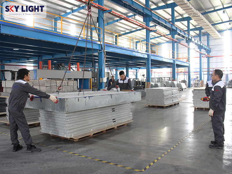 Sản xuất cửa thép công nghiệp tại xưởng Sky Light