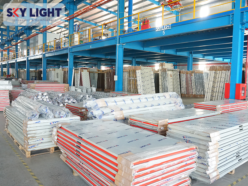 sky light sản xuất, cung cấp và lắp đặt cửa thoát hiểm cho công trình