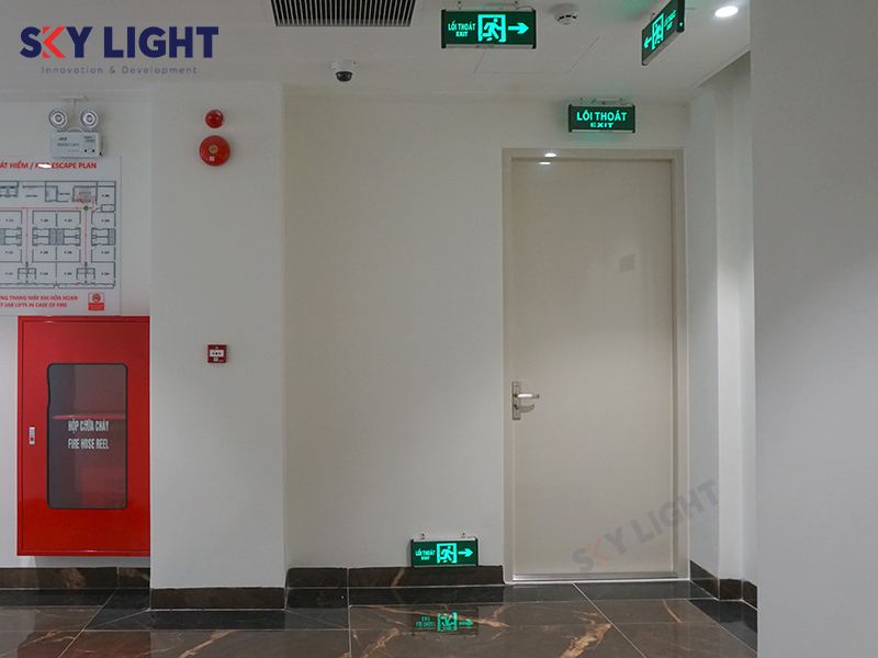 Cửa ngăn cháy sơn tĩnh điện Sky Light