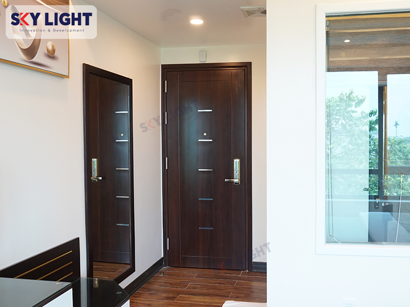 Cửa thép vân gỗ phòng ngủ tại Sky Light