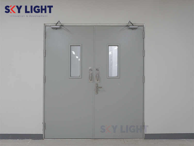 Cửa chống cháy 2 cánh có ô kính Sky Light
