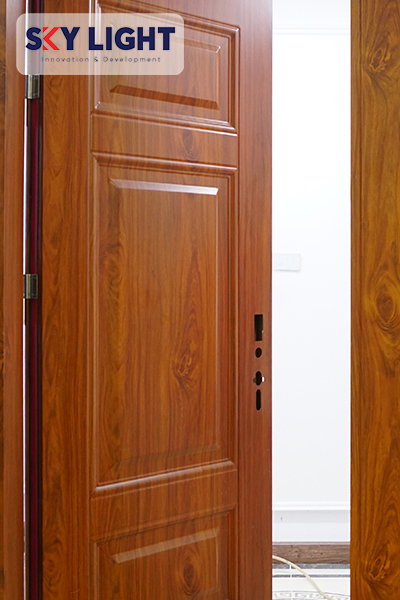 mẫu cửa thép vân gỗ dân dụng Sky Light an toàn, hiện đại
