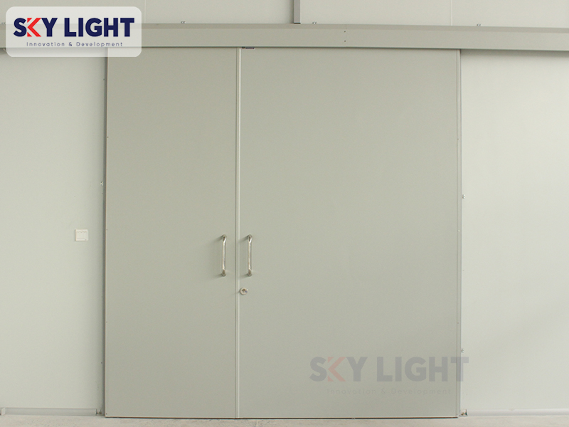 Sky Light sản xuất. cung cấp và lắp đặt cửa thép cánh treo mở trượt