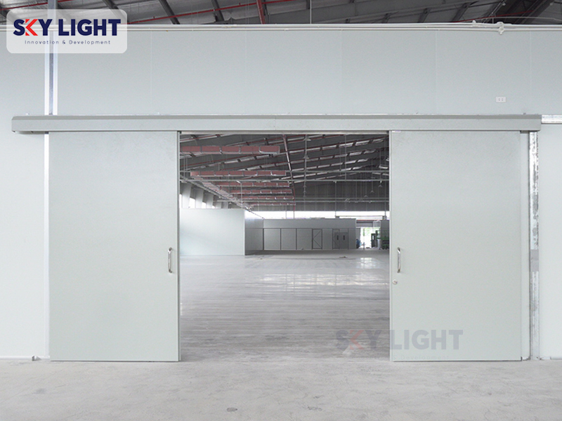 Sky Light sản xuất và lắp đặt cửa thép mở trượt