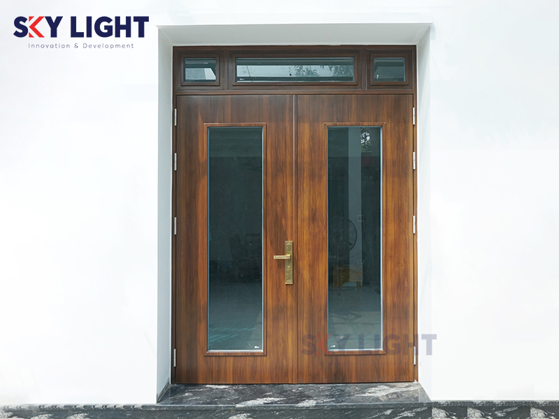 cửa thép vân gỗ kết hợp ô kính sky light