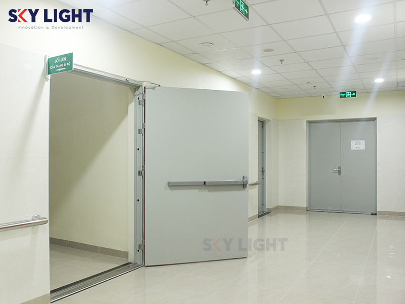 Cách phân biệt cửa chống cháy và cửa thoát hiểm