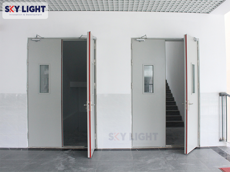 cửa chống cháy 2 cánh có ô kính sky light