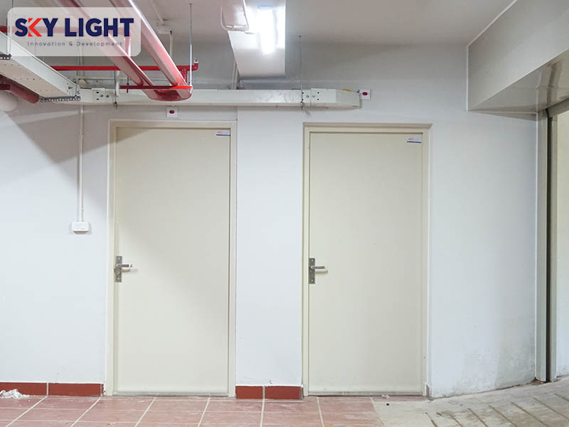 cửa chống chát sky light có tem kiểm định chất lượng rõ ràng