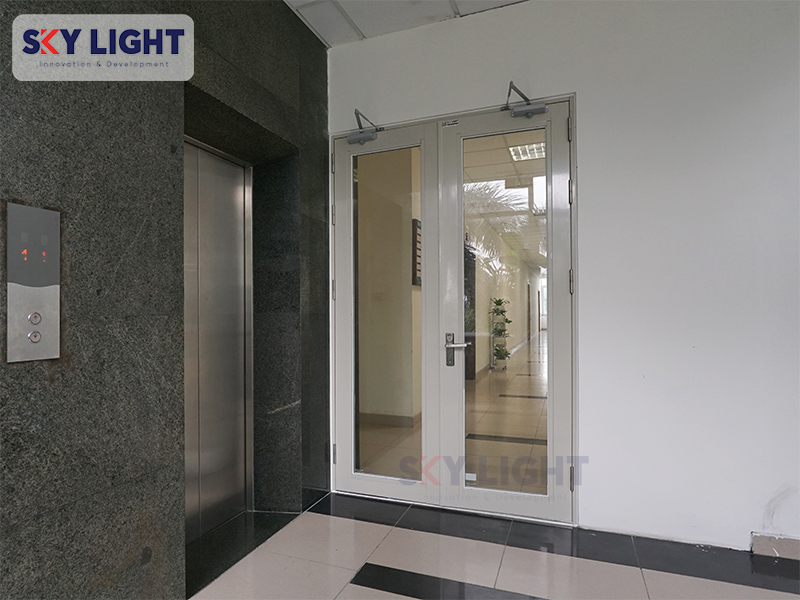 cửa kính chống cháy sky light