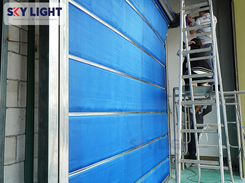 màn cuốn ngăn khói ngăn cháy sky light