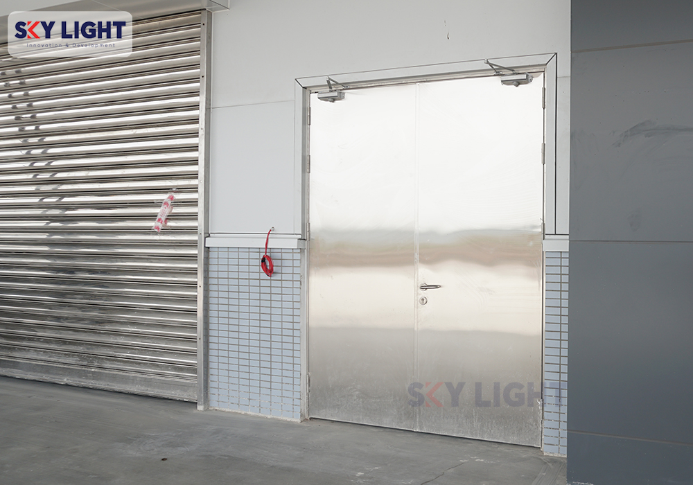 cửa inox chống cháy sky light