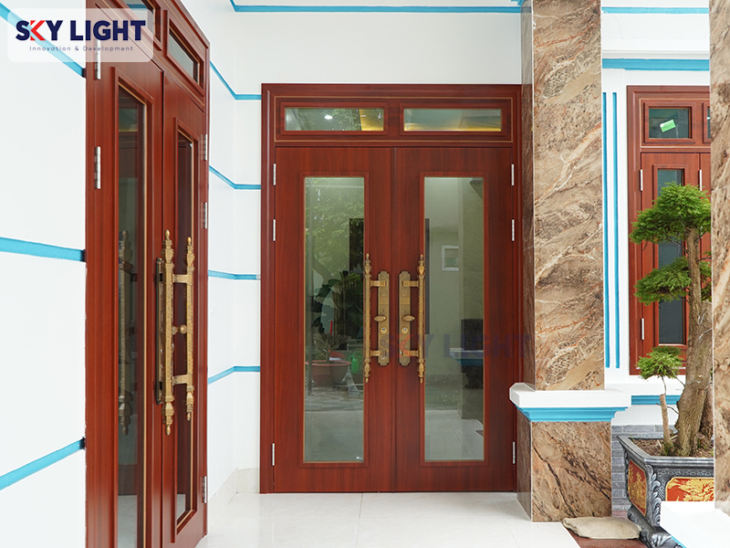 khóa tần thủy hoàng cửa thép sky light