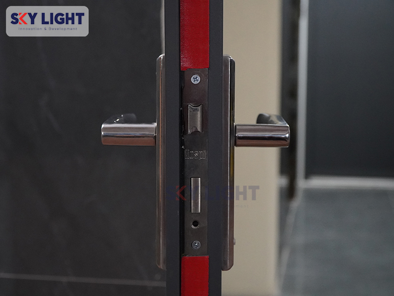 khóa tay gạt inox cửa thép sky light