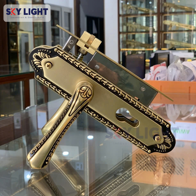 mẫu khóa đồng dành cho cửa thép