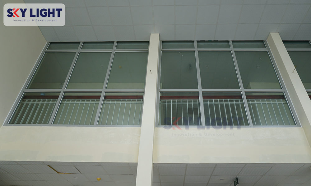 vách kính chống cháy ei60 sky light